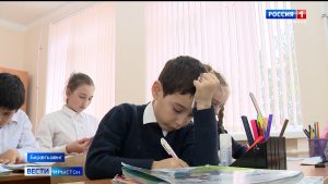 Ацы ахуыры азы райдианæй Уæллаг Бирæгъзæнджы скъоладзаутæ сæ ахуыр райдыдтой ног цалцæггонд кабинетты