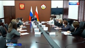 Хицауады хæдзары уыд республикæйы ахуырады системæ фæхуыздæр кæныны фарстатимæ баст радон æмбырд