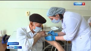 Медики Алагирской ЦРБ провели вакцинацию от коронавируса жителей Дзуарикау