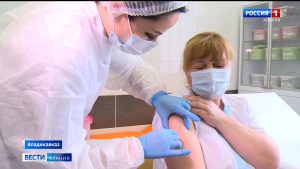 Медработники РДКБ прошли вакцинацию от коронавируса