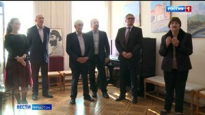 Хетæгкаты Къостайы хæдзар-музейы байгом Ульяны Гончаровойы куыстыты равдыст