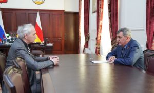 Сергей Меняйло обсудил с Тамерланом Камболовым вопросы развития осетинского языка