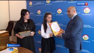 Дзæуджыхъæуы кад кодтой ирон æвзаг æмæ литературæйы олимпиадæйы призертæн