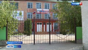 Трагедия в Моздокском районе: в Кизляре простились со школьницей, скончавшейся перед началом экзамена