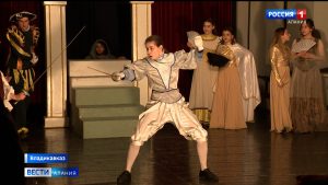 Выпускники актерского факультета СОГУ сдали экзамен по основам сценического фехтования