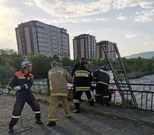 Во Владикавказе устанавливают личность мужчины, спрыгнувшего с моста в Терек