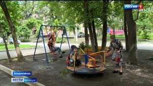 Жильцы одного из домов Владикавказа жалуются на не до конца обустроенную детскую площадку
