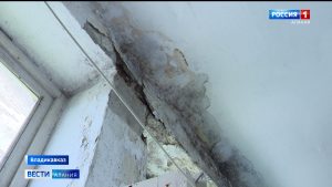 Жильцы многоэтажек во Владикавказе жалуются на протекающие во время дождей крыши