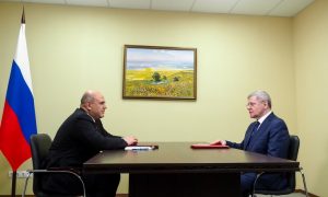 Михаил Мишустин провел двустороннюю встречу с Юрием Чайкой
