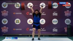 Тимур Наниев выиграл чемпионат России по тяжелой атлетике