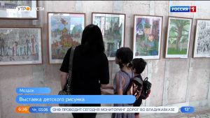 В моздокском Дворце культуры открылась выставка детского рисунка
