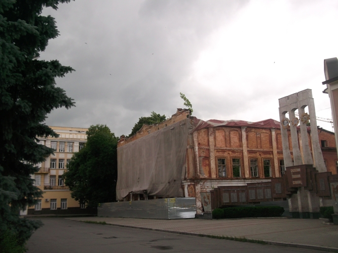 Дом офицеров площадь ленина 1 фото ГТРК "Алания" Сергей Меняйло поручил Минумущества выяснить собственников заброше