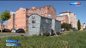Во Владикавказе постепенно меняют локации мусорных контейнеров, не всех горожан это устраивает