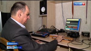 Во Владикавказе незрячий музыкант создает произведения с помощью виртуальных инструментов