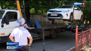 Во Владикавказе сотрудники ГИБДД и администрации города провели рейд по незаконно припаркованным автомобилям