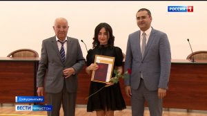 Цæгат Ирыстоны паддзахадон университеты кадджын уавæры сырх дипломтæ радтой йæ хуыздæр рауагъдонтæн