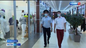 Представители Роспотребнадзора и МВД проверили соблюдение масочного режима в торговых центрах