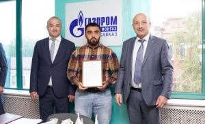 Ахсарбек Фадзаев наградил лучших сотрудников газовых компаний