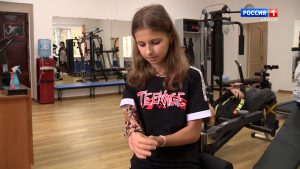 11-летняя Полина Тишкова получила электронный протез руки по линии ФСС