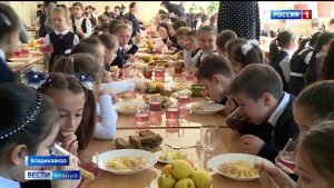 Активисты ОНФ проверили температуру блюд в школьных столовых