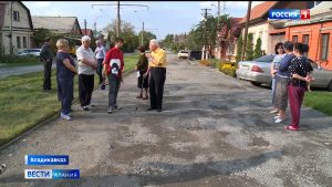 Жители части улицы Леваневского во Владикавказе жалуются на отсутствие асфальтового покрытия на дороге