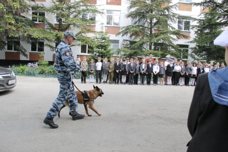 Во Владикавказе неизвестные сообщили о минировании 8 школ и 2 гимназий