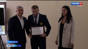Североосетинским призерам Олимпийских и Паралимпийских игр вручили денежные сертификаты