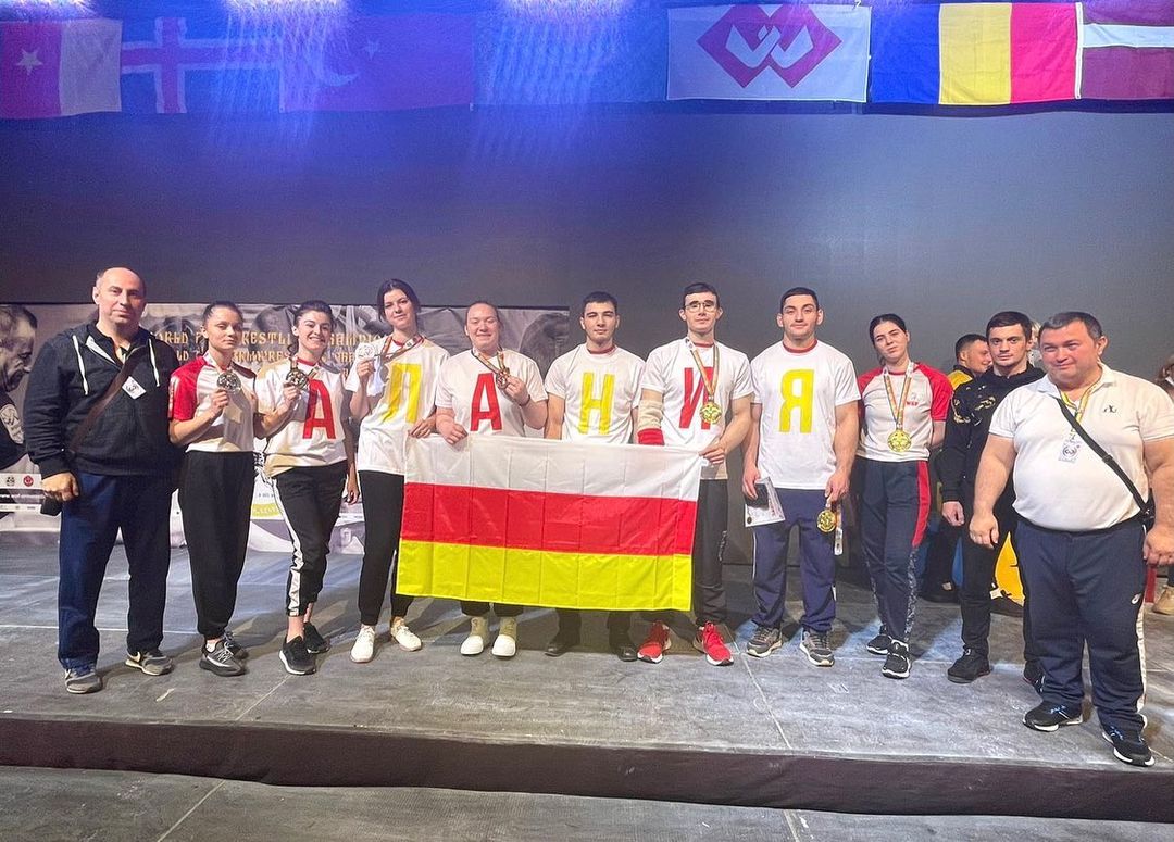 Спортсмены из Северной Осетии успешно выступили на первенстве мира по армрестлингу