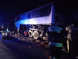 На Московском шоссе столкнулись пассажирский автобус, большегруз и легковой автомобиль, погибших нет