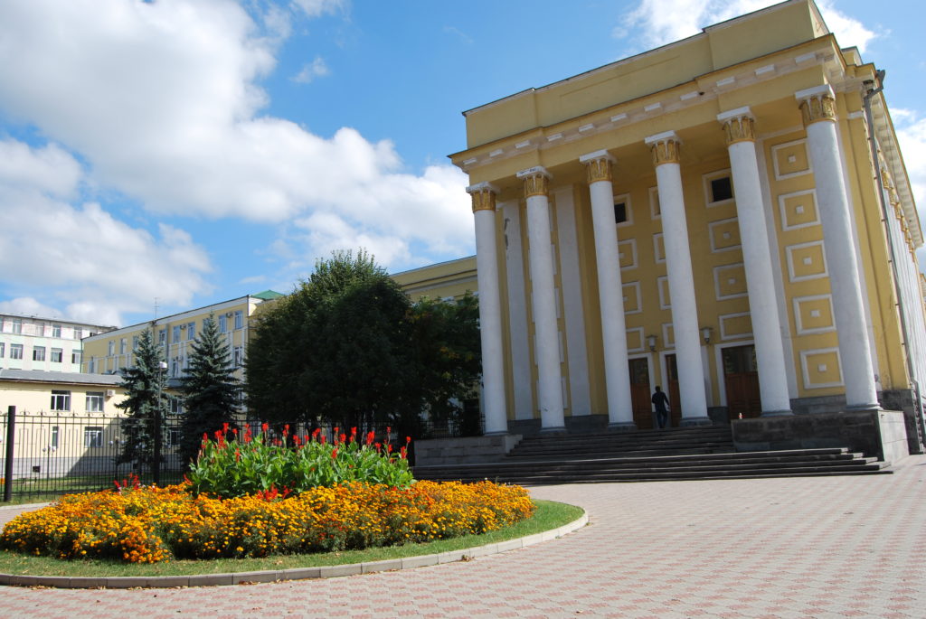 Около 250 студентов из 32 субъектов России были зачислены на обучение в СОГУ в 2025 году