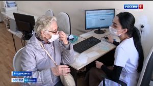 Студенты-медики помогают врачам в работе с ковид-пациентами