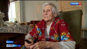 90-летняя ветеран труда Валентина Душкина сделала прививку от коронавируса