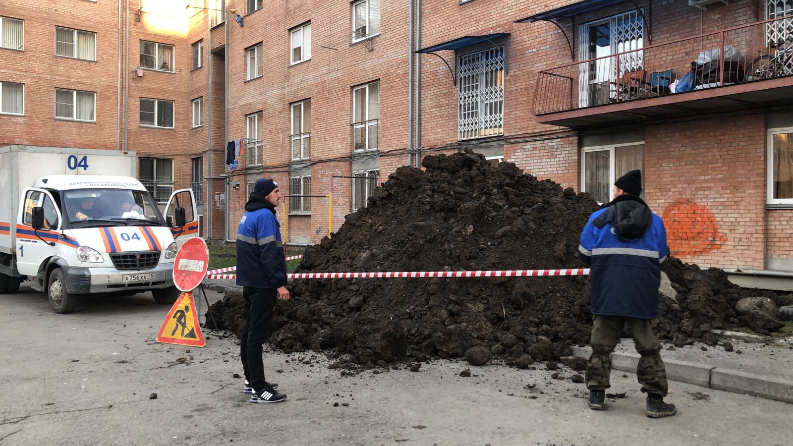 ГТРК «Алания» | Во Владикавказе эвакуировали жильцов одного из подъездов  многоэтажного дома из-за попадания газа из-под земли в подвальные помещения