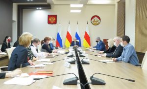 Борис Джанаев обсудил вопросы развития здравоохранения с главными внештатными специалистами