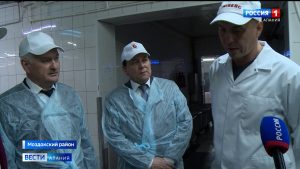 Глава Минэкономразвития Заур Кучиев посетил предприятия АПК Моздокского района и пообщался с предпринимателями
