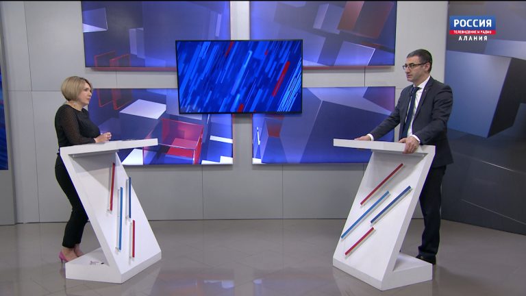 Поет Игорь Езеев На Новогоднем