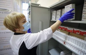 Медработникам в российских селах разрешили продавать лекарства