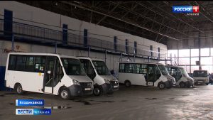 На 21-й маршрут во Владикавказе выйдут новые микроавтобусы, но новые условия работы устраивают не всех водителей
