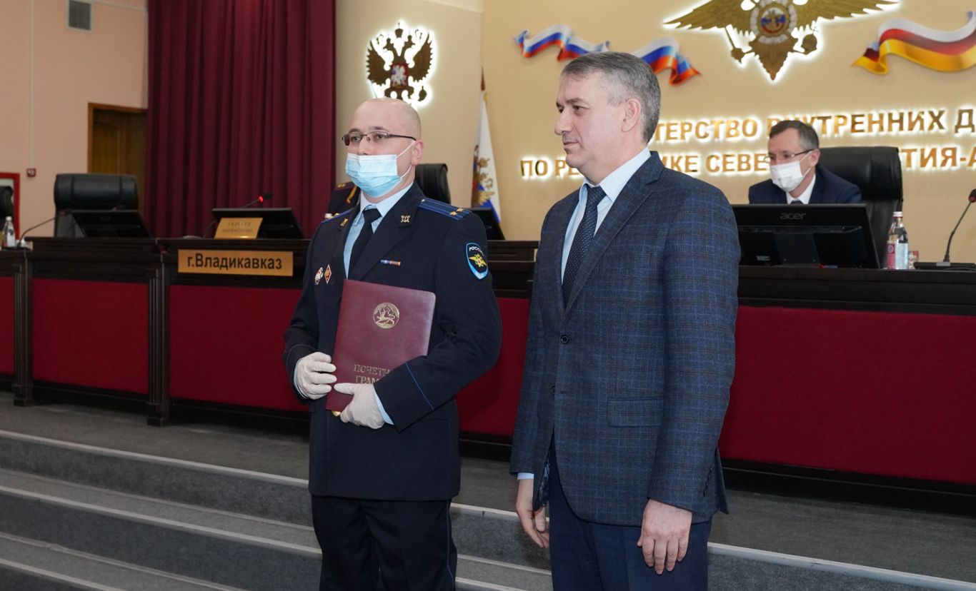 В Северной Осетии наградили сотрудников МВД, отличившихся при выполнении служебного долга