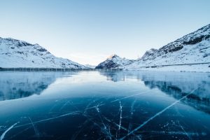 Жителей Северной Осетии предупредили об опасности использования поверхности Зарамагского водохранилища в качестве ледового катка