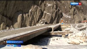 В Геналдонском ущелье идет реконструкция дороги, разрушенной ледником Колка
