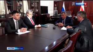 Сергей Меняйло фембæлд монополиты ныхмæ федералон службæйы рзамонæджы хæдивæг Андрей Цыгановимæ