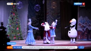 На сцене моздокского Дворца культуры представили спектакль «Дедушка Мороз и глобальное потепление»