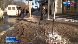 Сергей Меняйло поручил пересмотреть процесс уборки снега на улицах Владикавказа, чтобы не оставлять не расчищенными тротуары