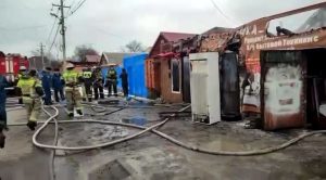 Во Владикавказе пожарные потушили сильное возгорание в частном доме