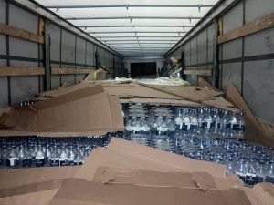 Североосетинские таможенники выявили 27 тысяч бутылок немаркированной минеральной воды из Армении