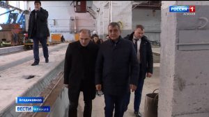 Сергей Меняйло посетил бетонный автоматизированный завод во Владикавказе