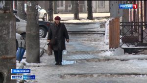 Жители Владикавказа жалуются на наледи на тротуарах, члены Общественного совета проверили проблемные участки