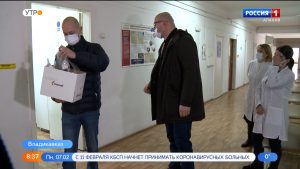 Волонтеры Северной Осетии помогают врачам поликлиник развозить лекарства амбулаторным больным