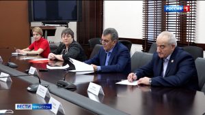 Сергей Меняйлойæн кусæг фембæлд уыд «Афганистаны ветеранты Уæрæсейаг цæдисы» цæгатирыстойнаг регионалон организацийы сæрдар Пхалæгаты Сергейимæ